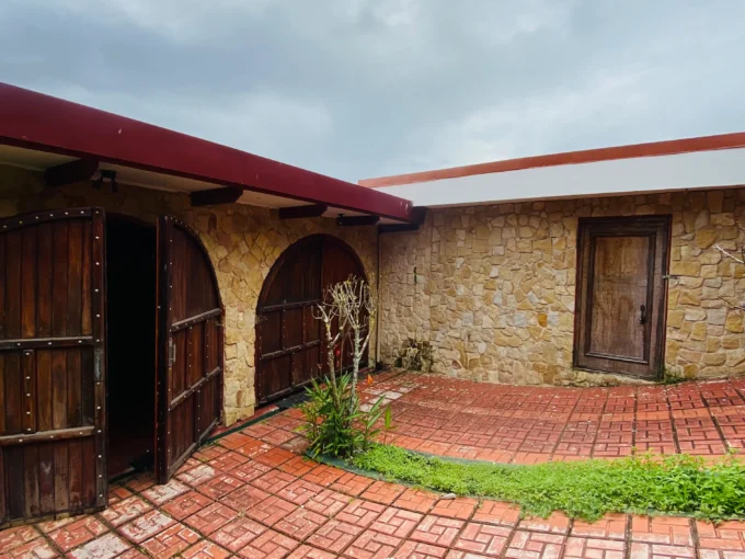 Casa en Venta en Alturas de Cariari: Oportunidad Única para Invertir en Lujo y Comodidad